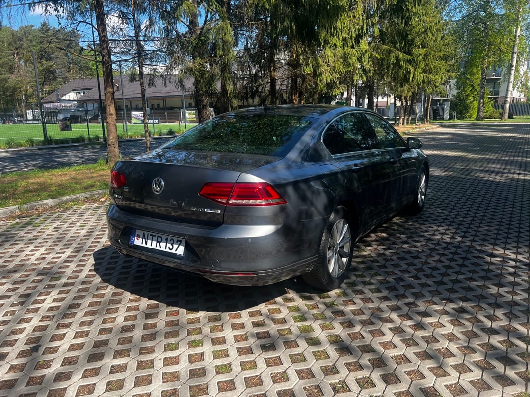 Volkswagen Passat — 4