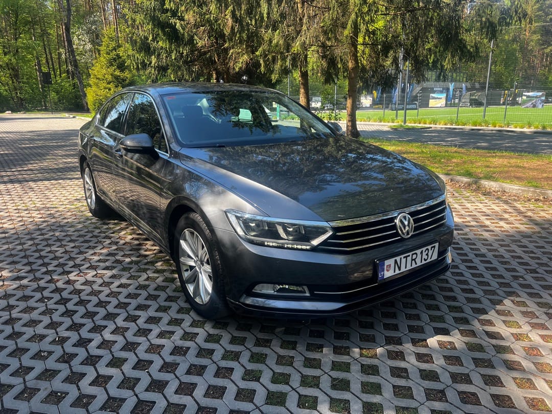 Volkswagen Passat — 2