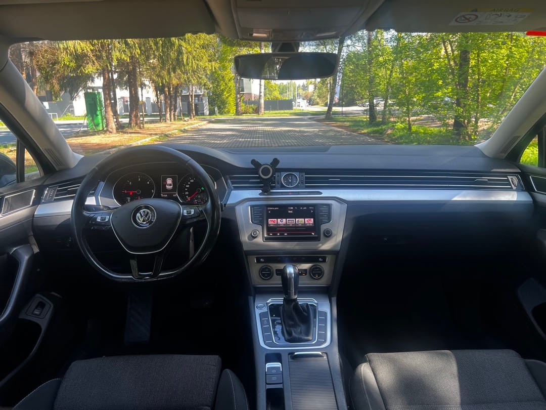 Volkswagen Passat — 5