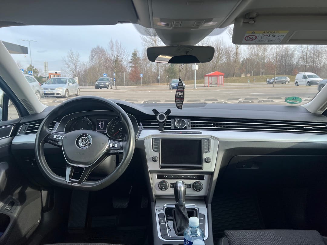 Volkswagen Passat — 5