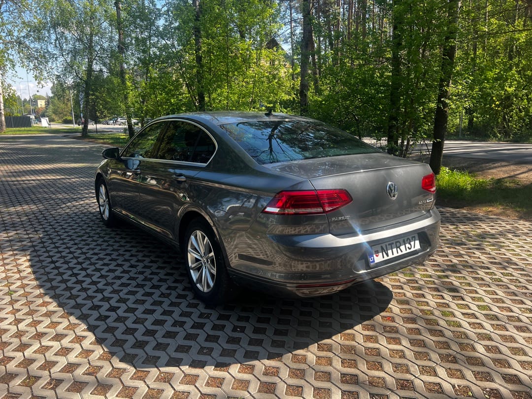 Volkswagen Passat — 3