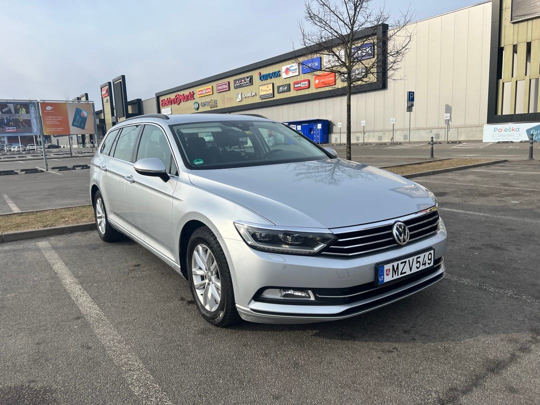 Volkswagen Passat — 2