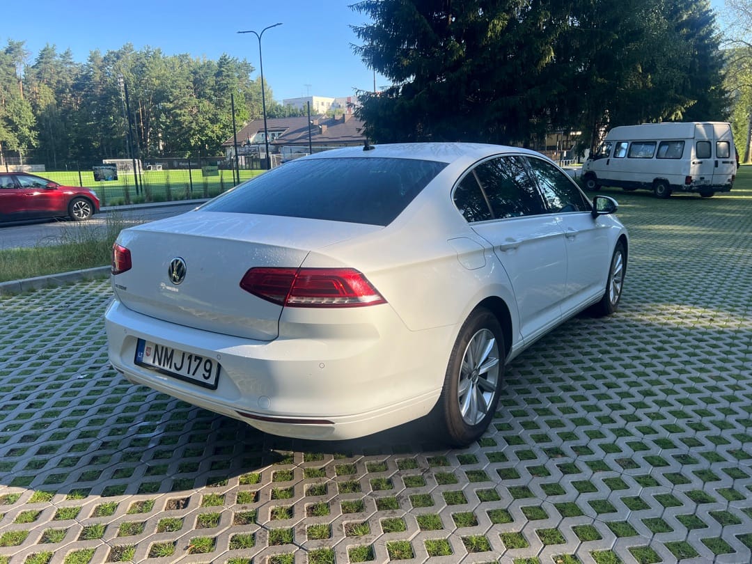 Volkswagen Passat — 3