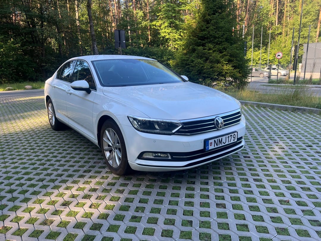 Volkswagen Passat — 2
