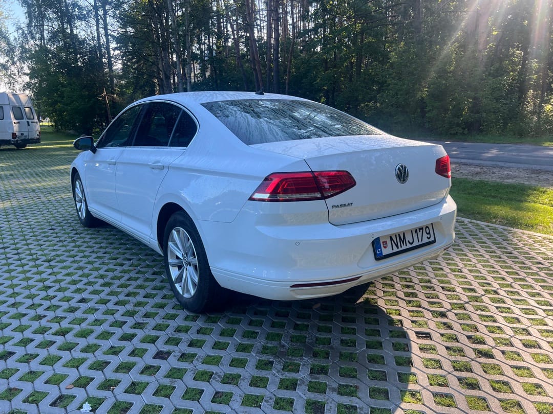 Volkswagen Passat — 4